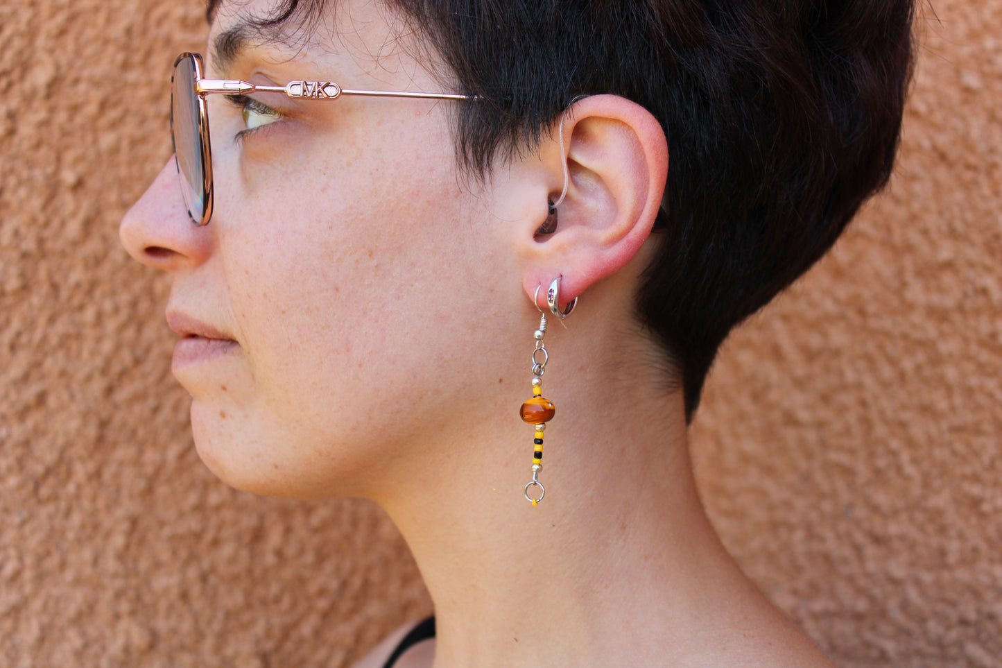 Honey Bee · Boucles d'oreilles asymétriques