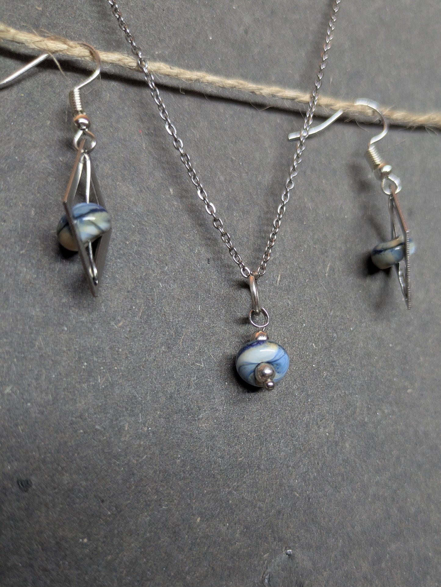 Marbre céleste · Parure · Boucles d'oreilles + pendentif