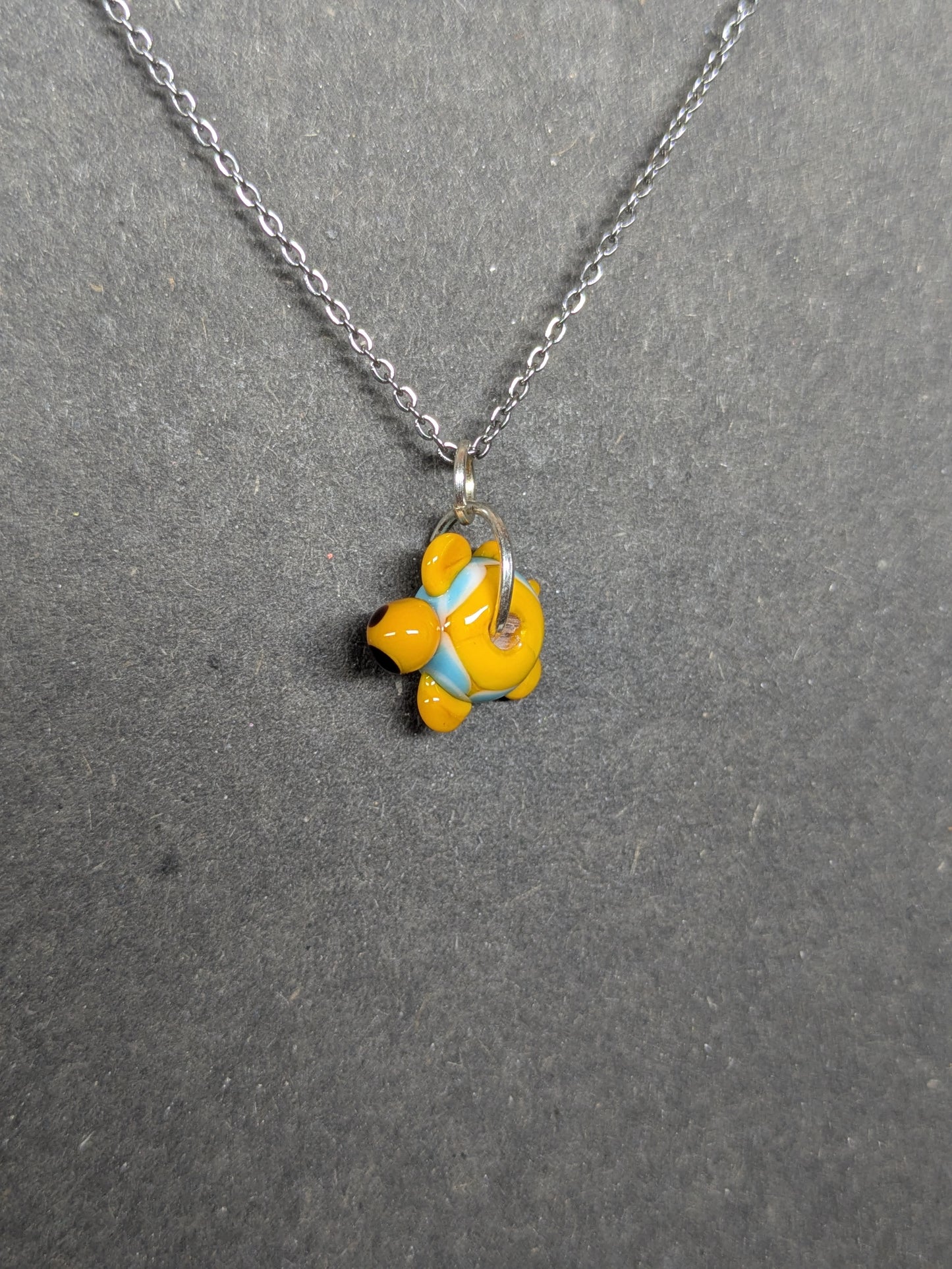 Yellow turtle · Pendentif