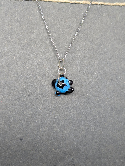 Black & blue turtle · Pendentif