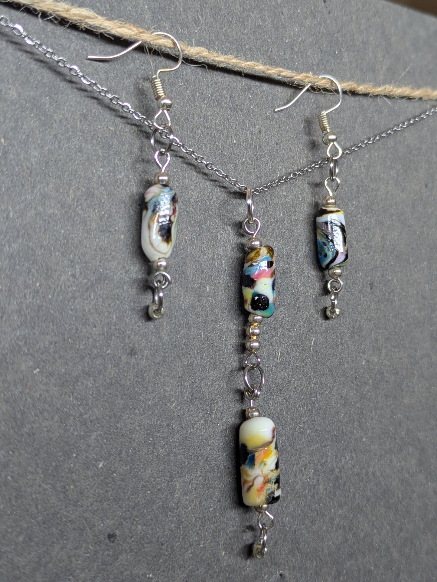 Magma coloré · Parure · Boucles d'oreilles + pendentif