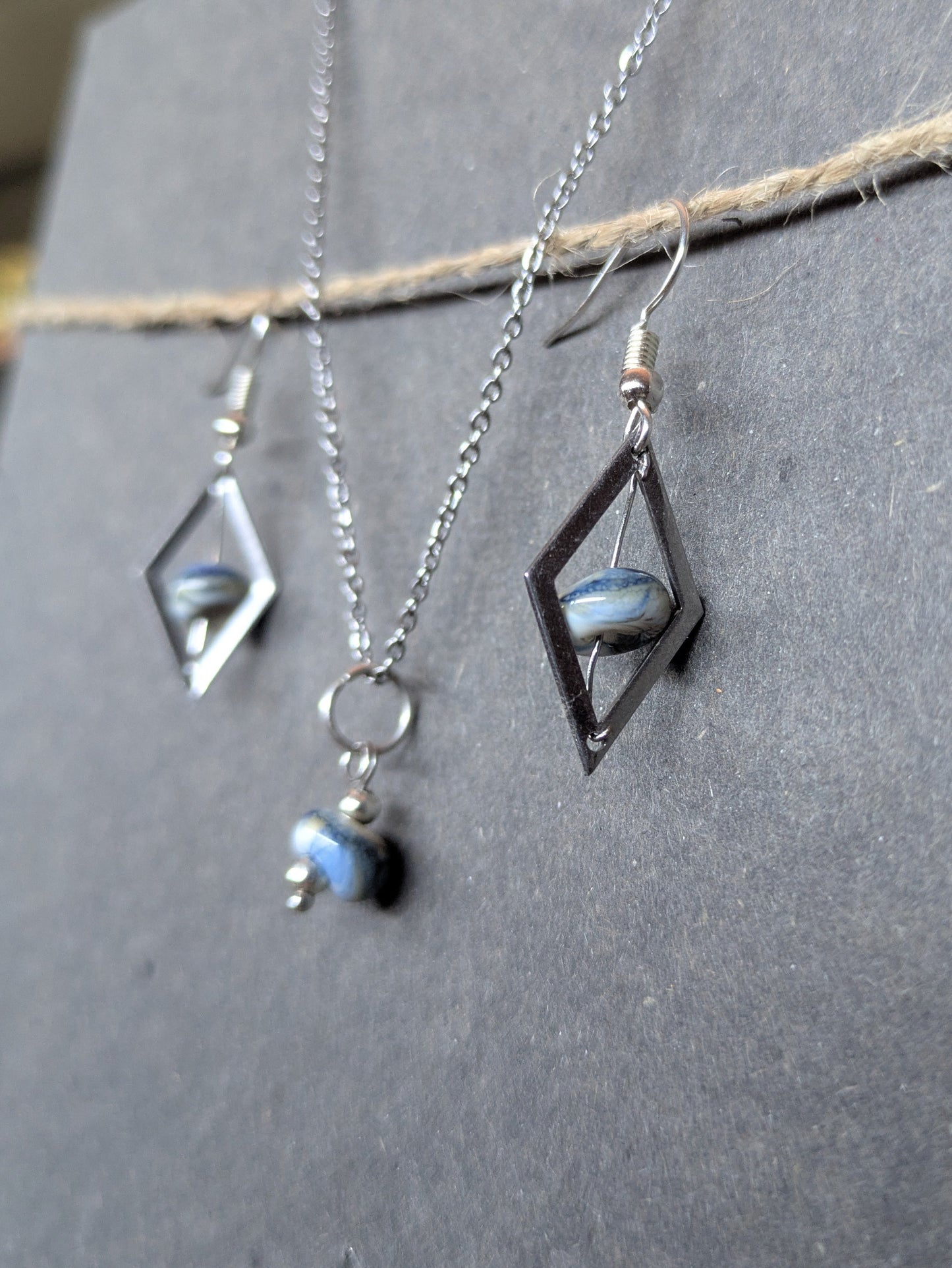 Marbre céleste · Parure · Boucles d'oreilles + pendentif