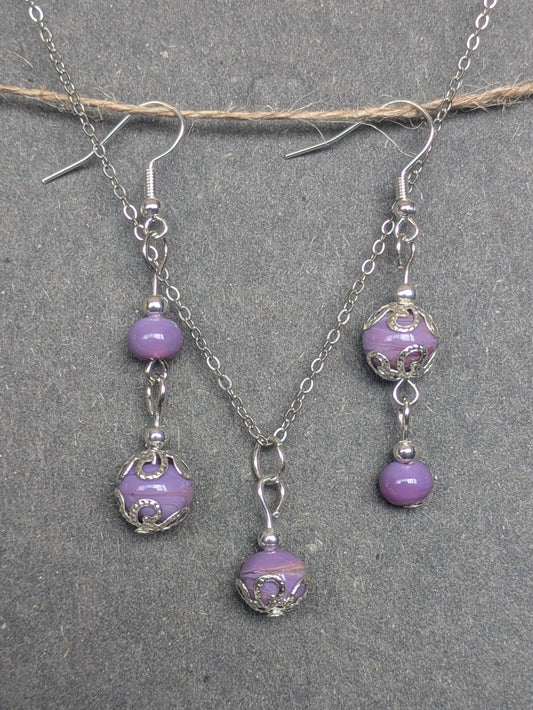 Cascade violette · Parure · Boucles d'oreilles asymétriques + pendentif